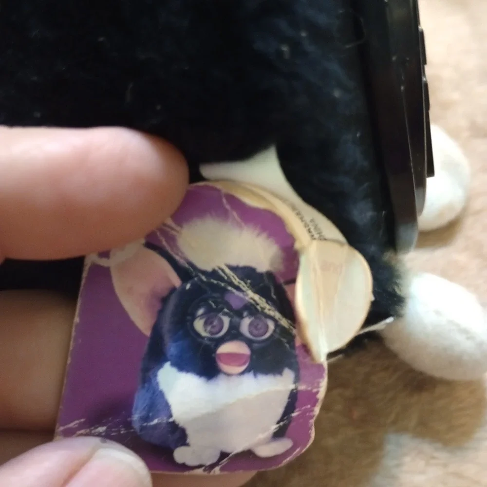 Vintage 1998 Tiger Electronics Furby Raven Black White Feet Original Tag 70-800